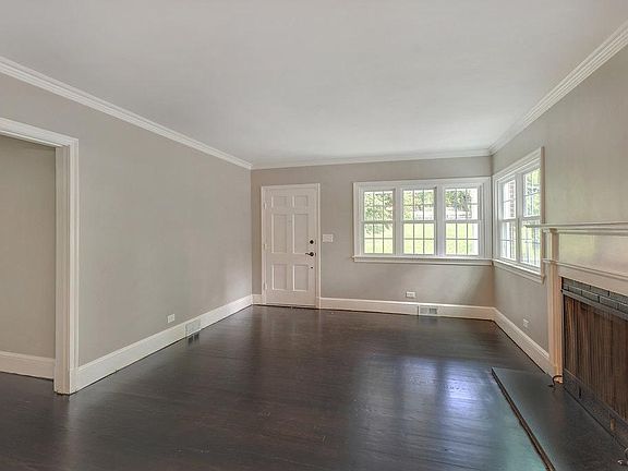 Living room with gas fireplace and granite hearth