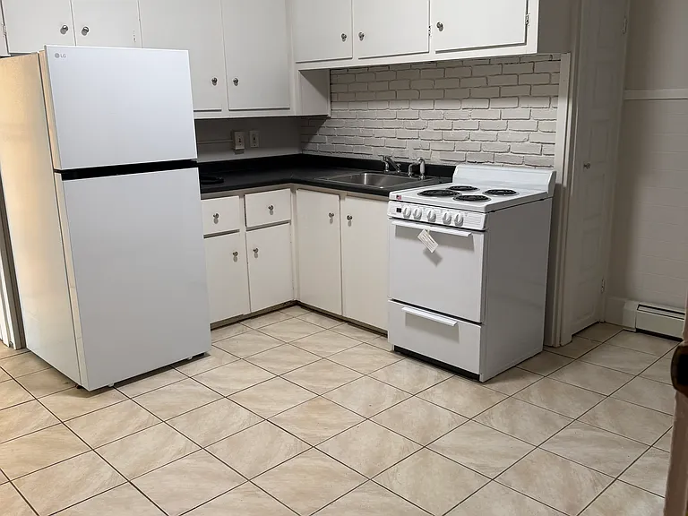 270 Washington St #1R — Photo 3