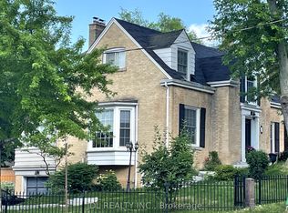 29 Highbourne Rd, Toronto, ON M5P 2J1