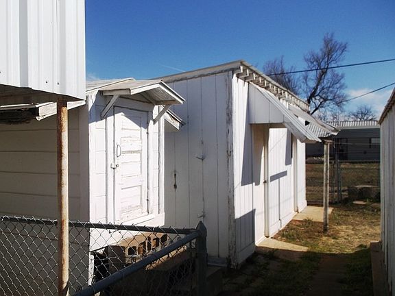 5th image of 708 E Arkansas Ave