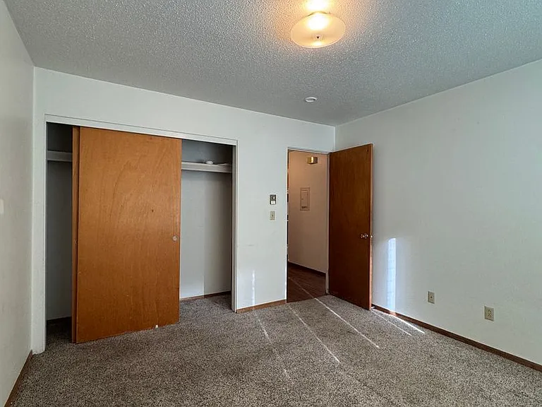 1500 Glen Dr — Photo 12
