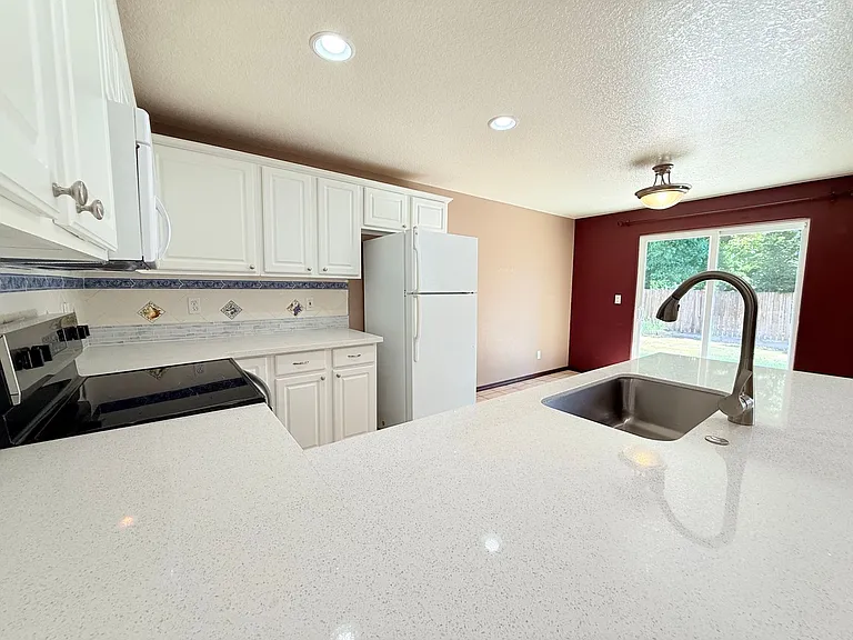2914 SW 214th Ave — Photo 10