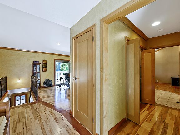 4th image of 606 Calle Mirador
