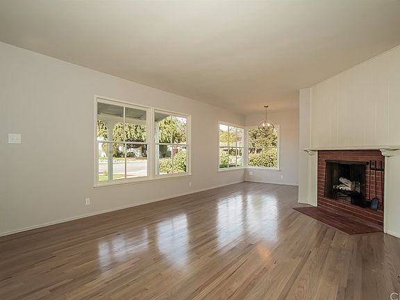 4th image of 258 W Oak Park Dr