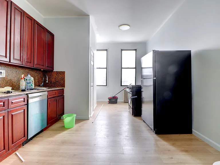 2020 Greene Ave #2R — Photo 1