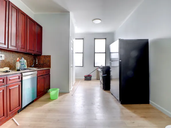 2020 Greene Ave #2R, Ridgewood, NY 11385