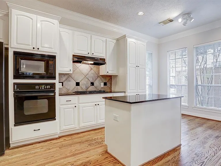 2822 Briarhurst Park — Photo 7