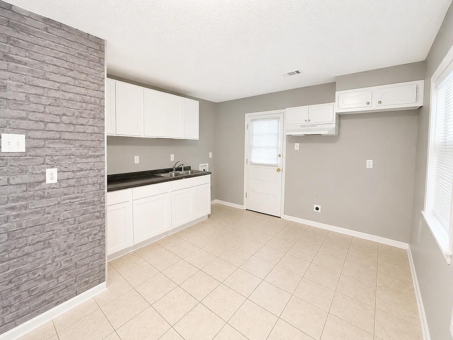 4180 Kerwin Drive - 1 — Photo 3