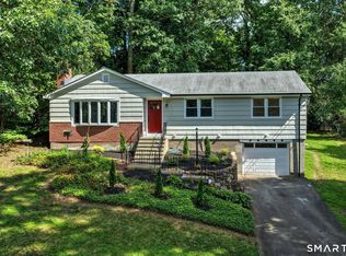 46 Forest Ct N, Hamden, CT 06518