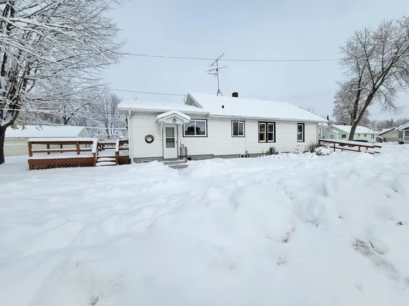 120 S 7th St, Cornell, WI 54732