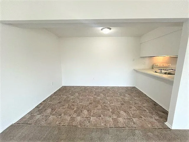 Charter Oaks Apartments — Photo 193