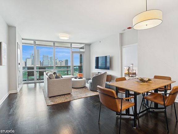 3rd image of 1211 S Prairie Ave APT 1705