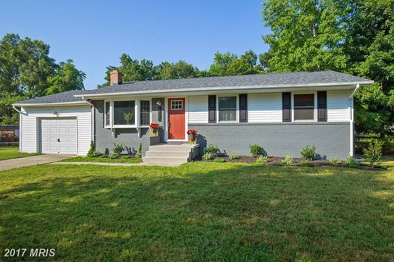 10171 Tucker Ln photo 1