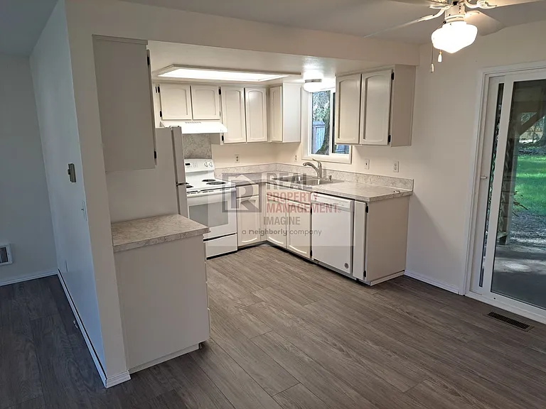 3605 Landau Ave NE — Photo 10