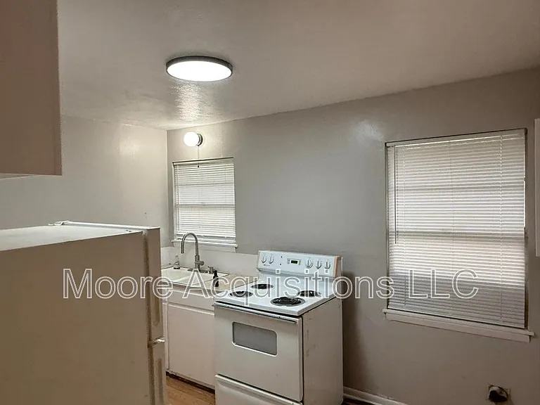 415 W Rainey St #B — Photo 8
