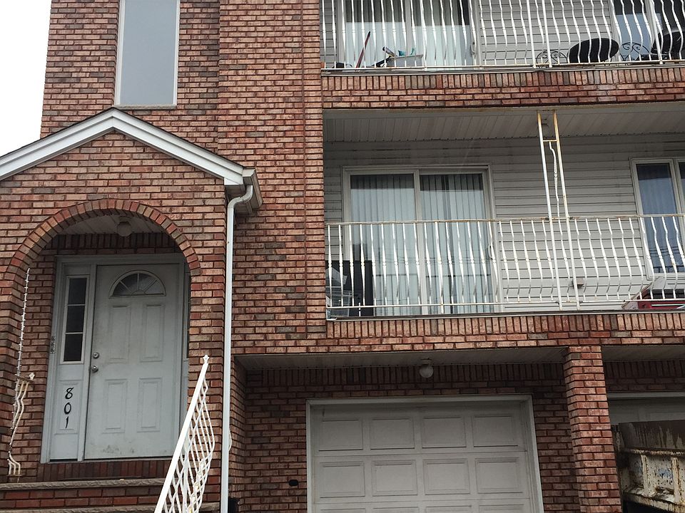 2nd image of 801 3rd Ave