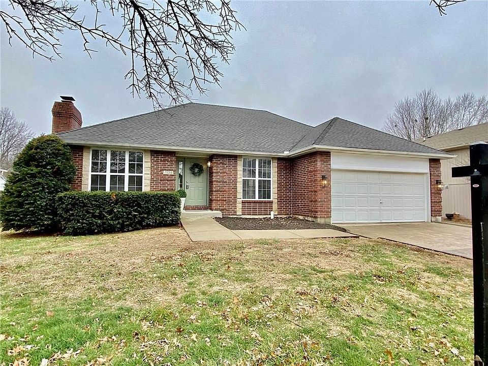 1st image of 704 Chaucer Ln