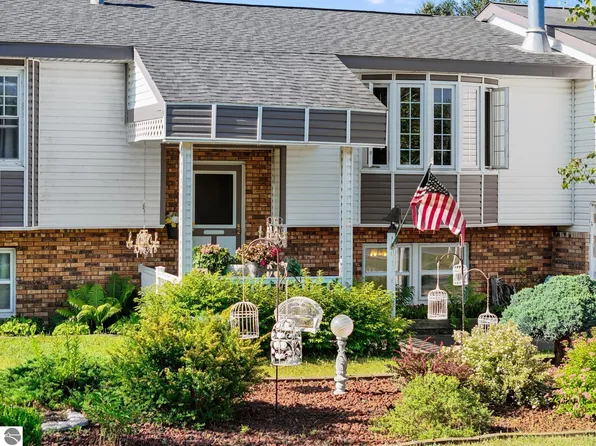 9200 E 14 1/4 Rd, Manton, MI 49663