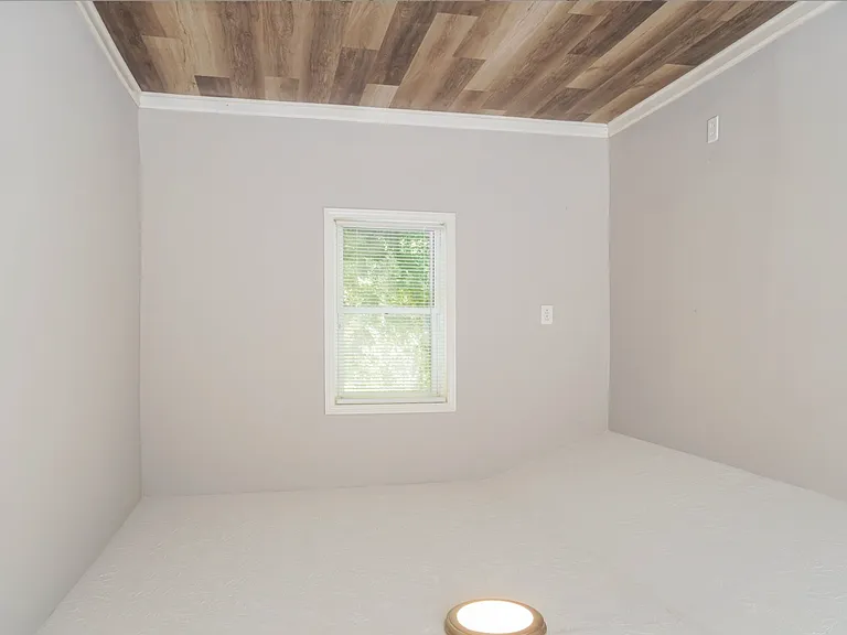 634 W 8th St — Photo 1