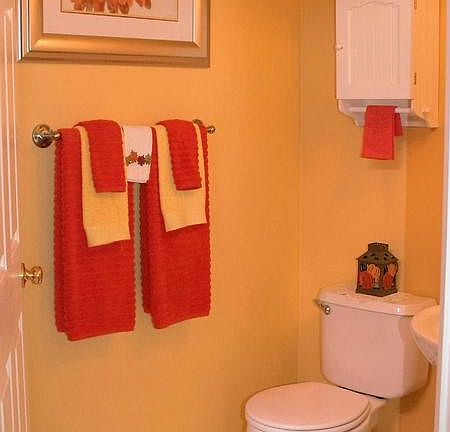 Powder Rm on Main Level