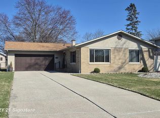652 N Frost Dr, Saginaw, MI
