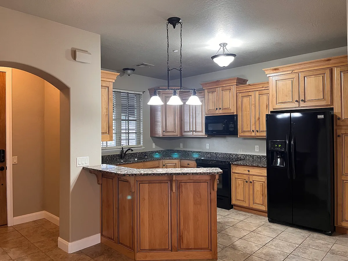 Building Photo - 810 S Dixie Dr #26