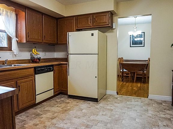 3rd image of 1823 Walden Dr