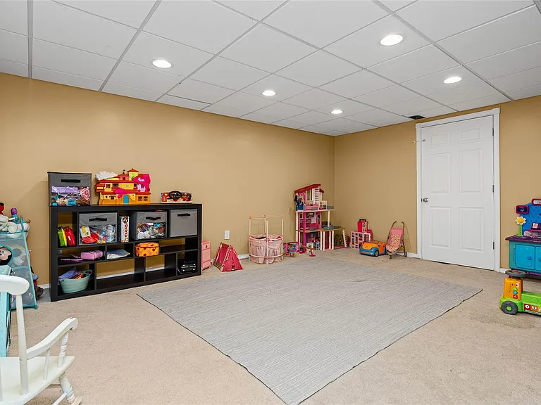 16610 Old Bedford Rd — Photo 39