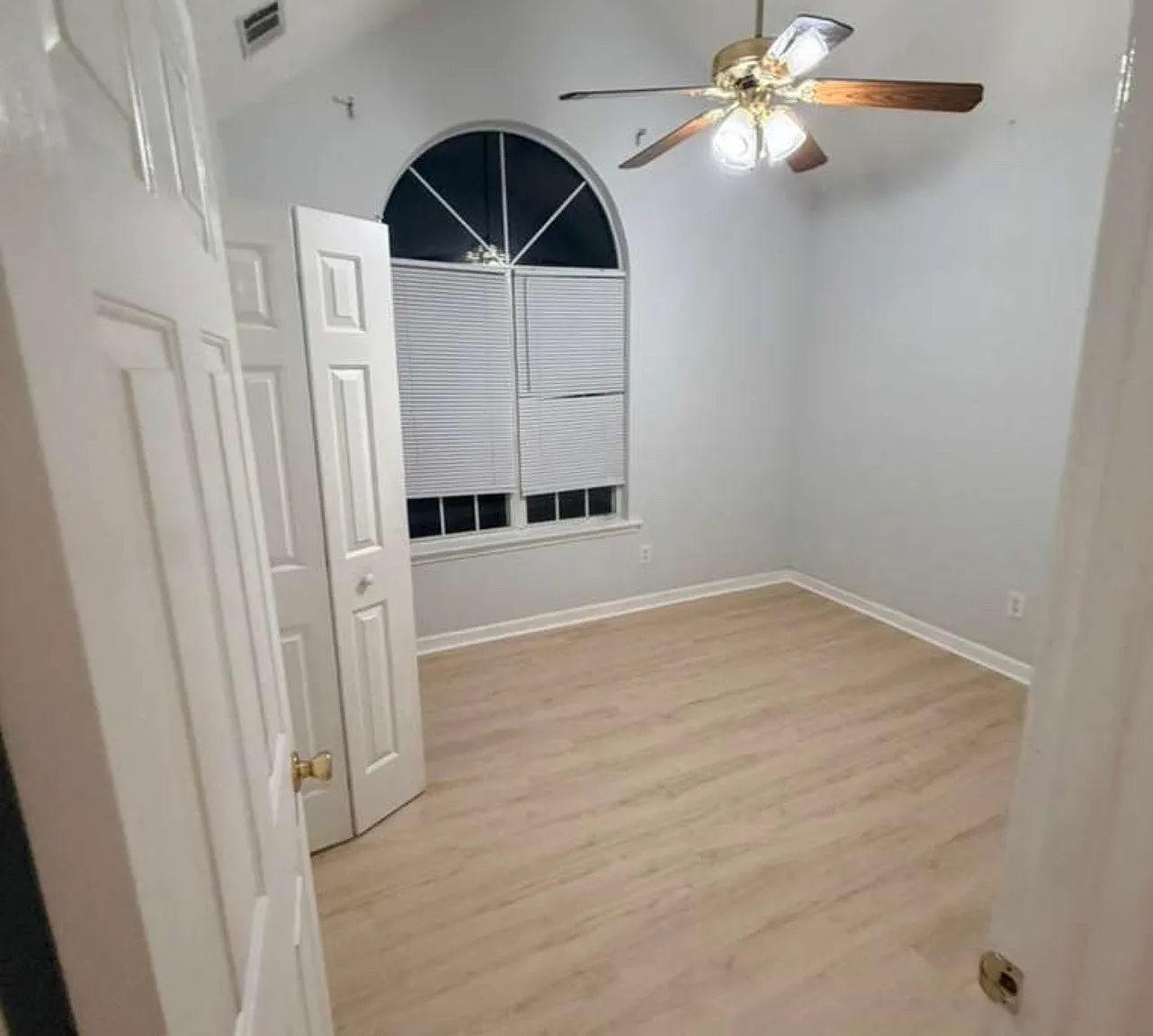 4 bed, 2577 sqft, $2,495 — Photo 4