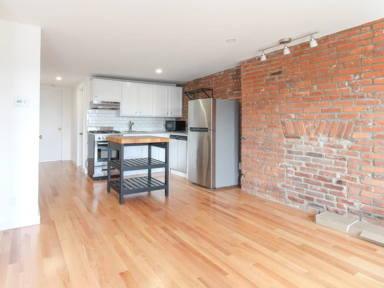 137 Huntington St #4 — Photo 3
