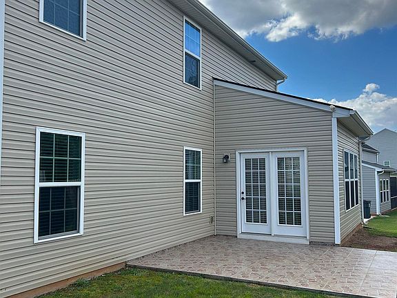 3rd image of 242 Sandusky Ln