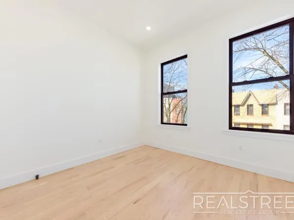 1276 Jefferson Avenue image 8 of 12