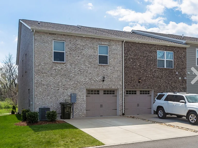 192 Grandstand Blvd — Photo 28