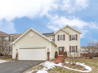 70 Greenbriar Dr, Gilberts, IL 60136