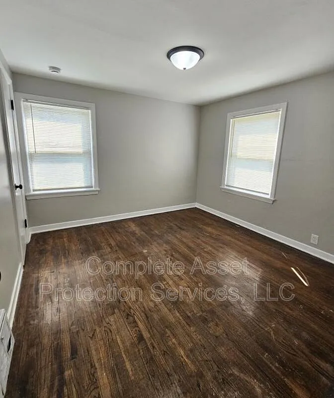 2 bed, 1.0 bath, $1,300 — Photo 4