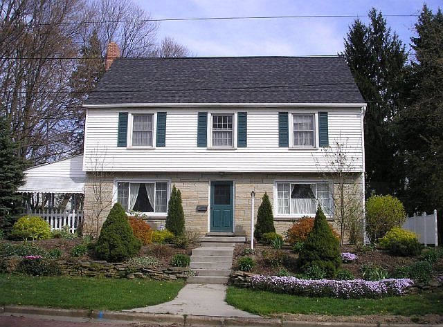 1st image of 365 Woodland Pl