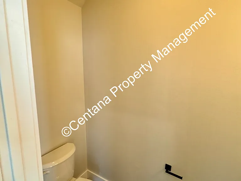 112 S. Clark St. — Photo 8