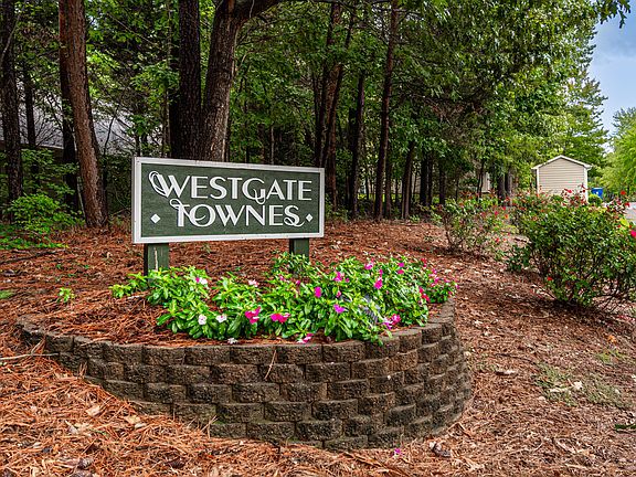 2nd image of 401 Gatehouse Ln