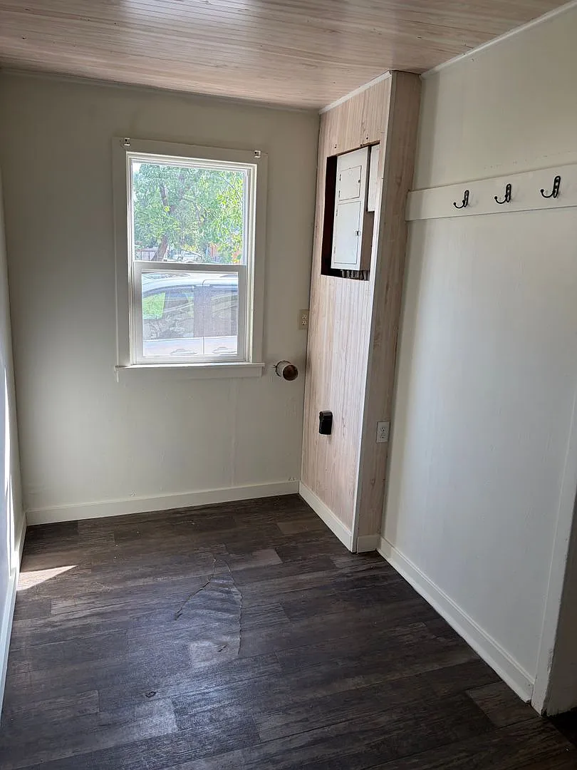 3 bedroom 2 bathroom House — Photo 4