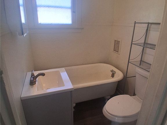 5th image of 3306 W 52nd St