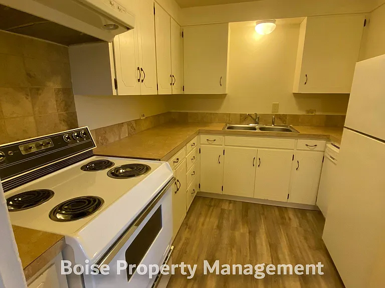 3818 W Alameda St — Photo 3