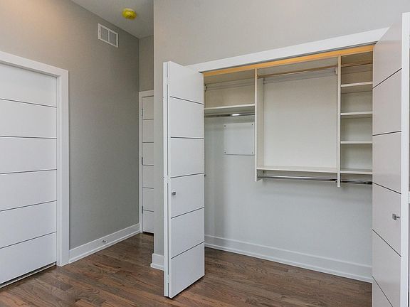 5th image of 2450 W Chicago Ave #1R