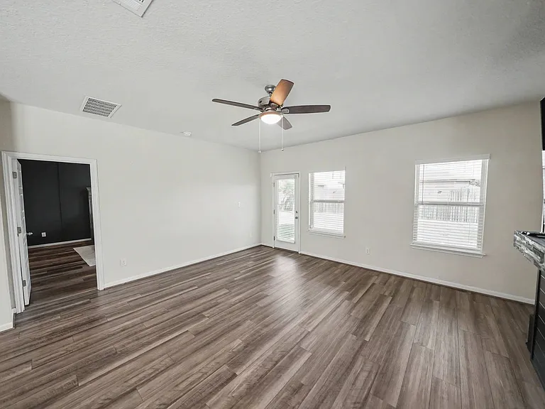 3037 Beringer Blvd — Photo 12