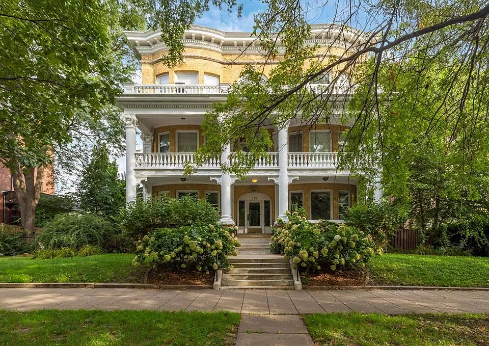 579 Summit Ave #105