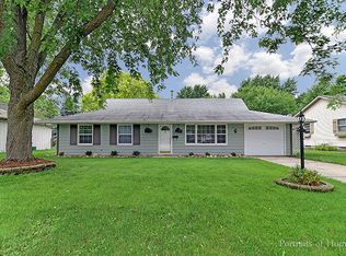 130 Circle Dr W, Montgomery, IL 60538