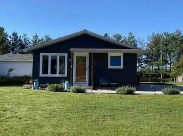 121 Shelly Dr, Sheboygan Falls, WI 53085