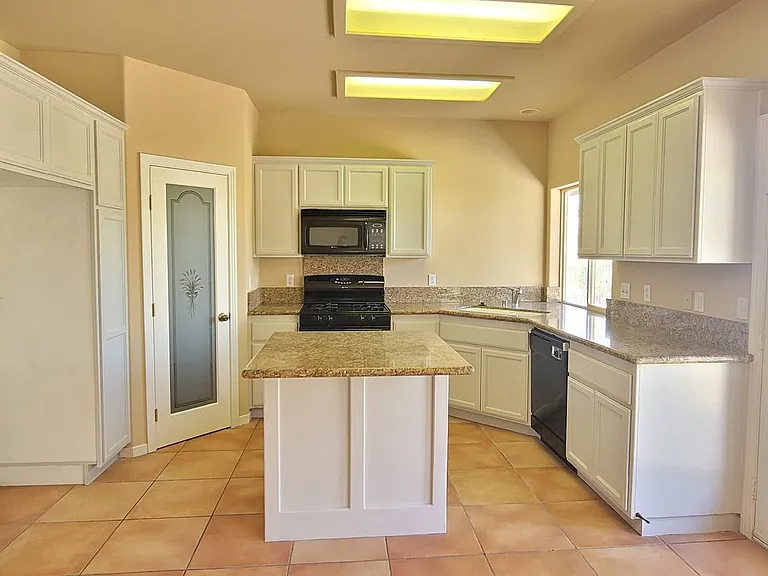 6231 Mirlo Rd — Photo 25
