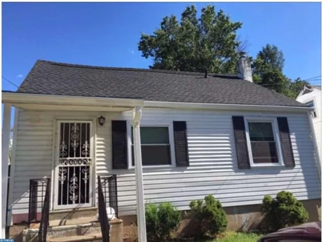 1833 Parkview Ave photo 1