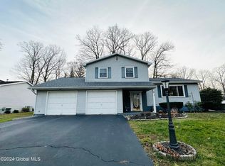 3 Devonshire Dr, Albany, NY 12205
