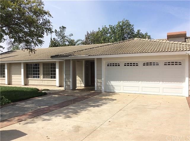 1st image of 18641 Ravenwood Dr